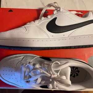 Nike Court Borough low